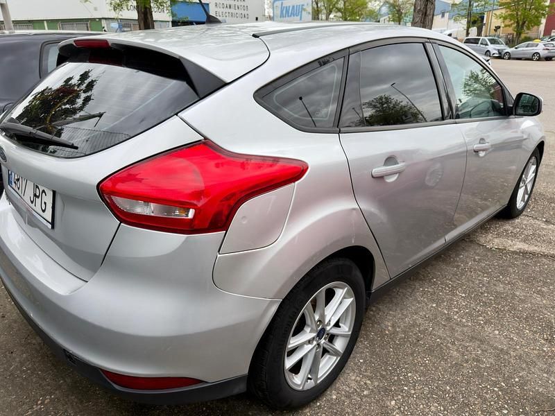 Usado Ford Focus 120 CV (88 kW) 2016 Gris