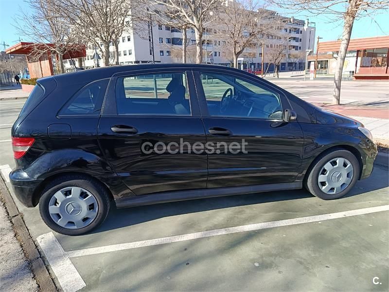 Usado Mercedes B180 109 CV (80 kW) 2008 Negro Monovolumen