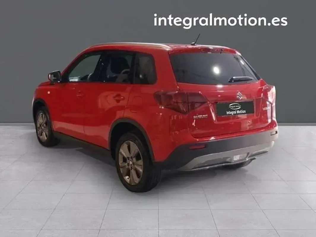 Usado Suzuki Vitara 111 CV (81 kW) 2019 Rojo SUV