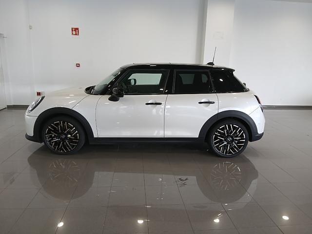 Usado Mini Cooper Essential 114 kW (156 CV) 2025 Blanco Utilitario