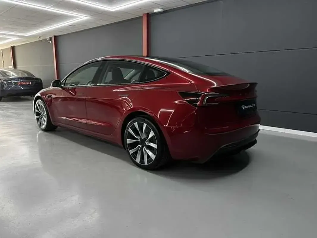 Usado Tesla Model 3 RWD 205 kW (280 CV) 2024 Rojo Berlina