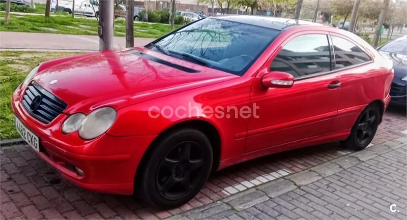 Usado Mercedes CLK220 150 CV (110 kW) 2005 Rojo Coupe