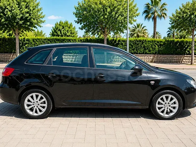 Usado Seat Ibiza ST Style 105 CV (77 kW) 2012 Negro Familiar