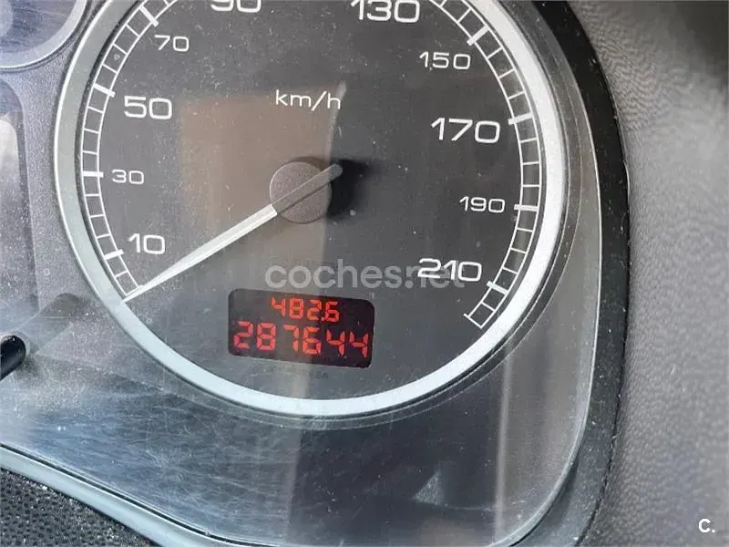 Usado Peugeot 307 90 CV (66 kW) 2004 Amarillo Berlina