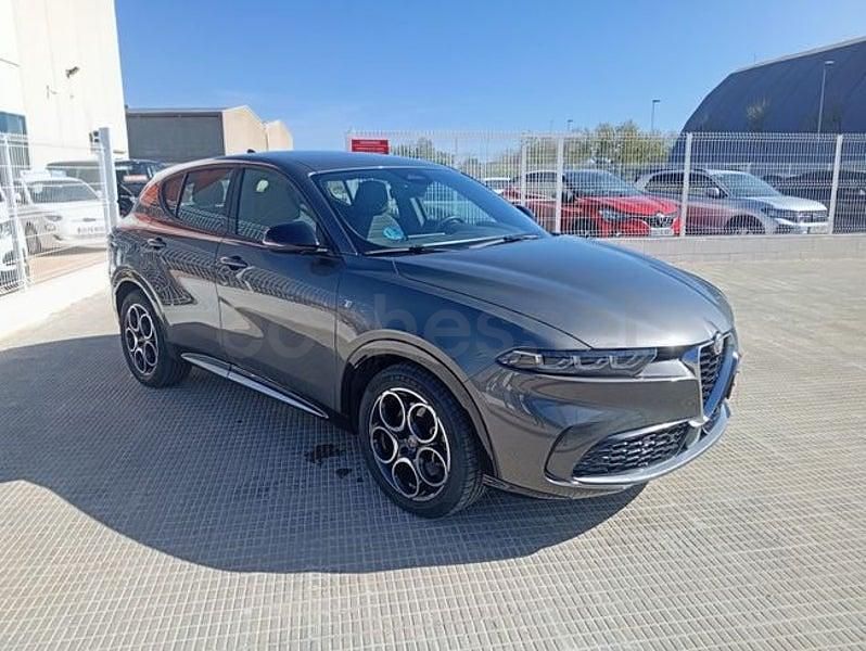 Usado Alfa Romeo Tonale Ti 160 CV (117 kW) 2023 Gris / plata SUV