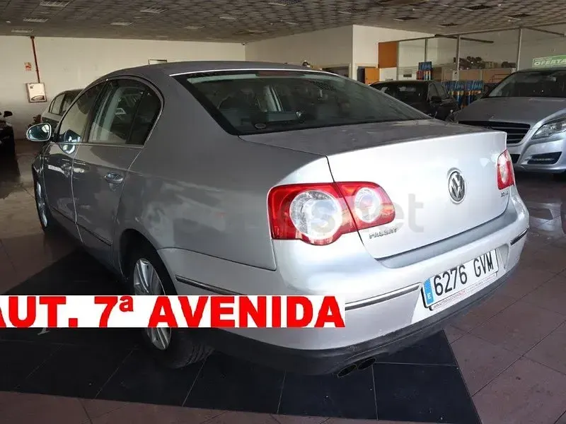 Usado VW Passat Edition 140 CV (102 kW) 2010 Gris / plata Berlina