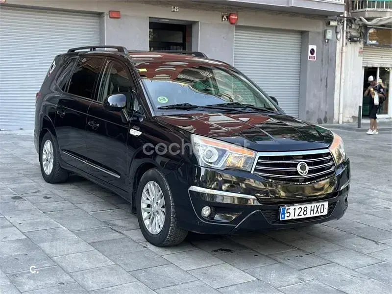 Usado SsangYong Rodius Limited 155 CV (114 kW) 2014 Negro Monovolumen