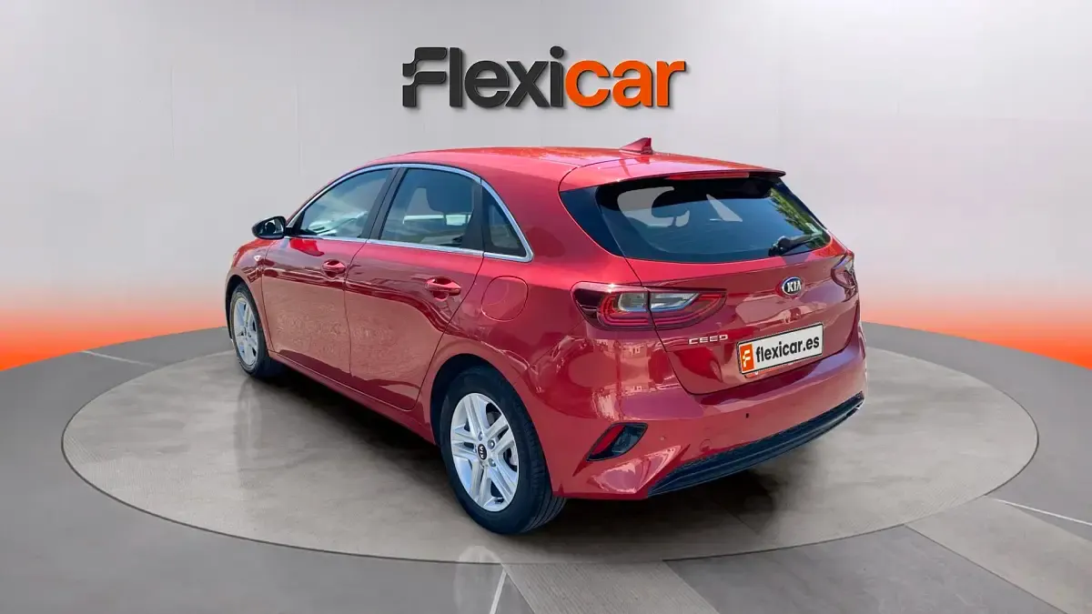 Usado Kia Ceed 120 CV (88 kW) 2021 Rojo Utilitario