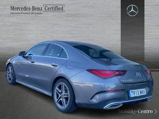 Usado Mercedes CLA200 AMG line 163 CV (119 kW) 2024 Mountaingrau  met. Berlina
