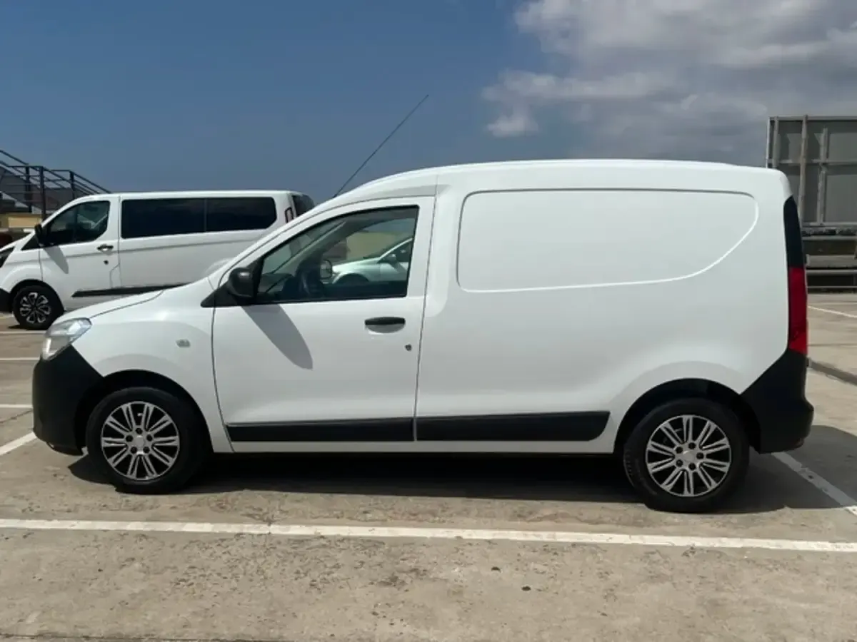 Usado Dacia Dokker Essentiel 90 CV (66 kW) 2019 Blanco Monovolumen