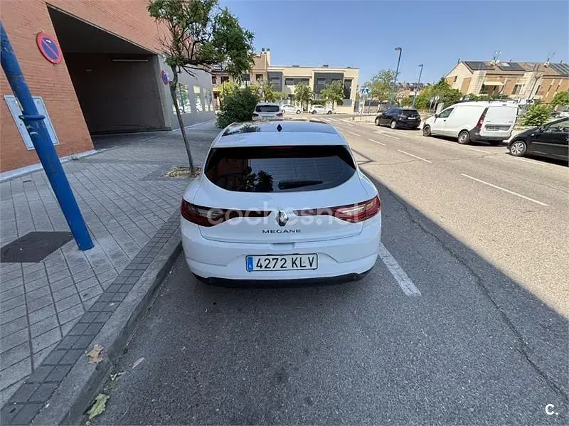 Usado Renault Mégane IV Life 90 CV (66 kW) 2018 Blanco Berlina