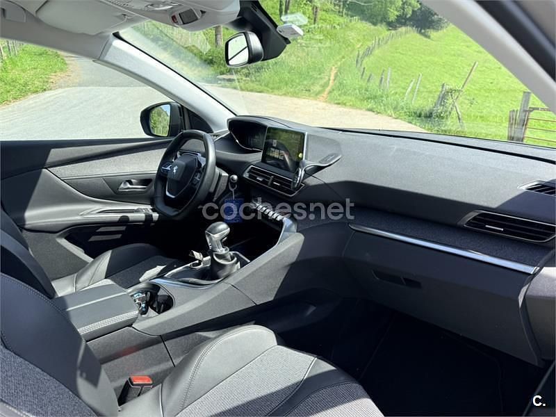 Usado Peugeot 5008 Allure 130 CV (95 kW) 2020 Gris / plata SUV