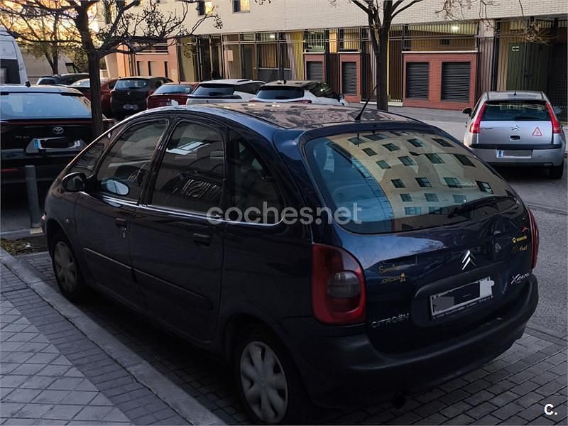 Usado Citroën Xsara Picasso 90 CV (66 kW) 2000 Azul Monovolumen