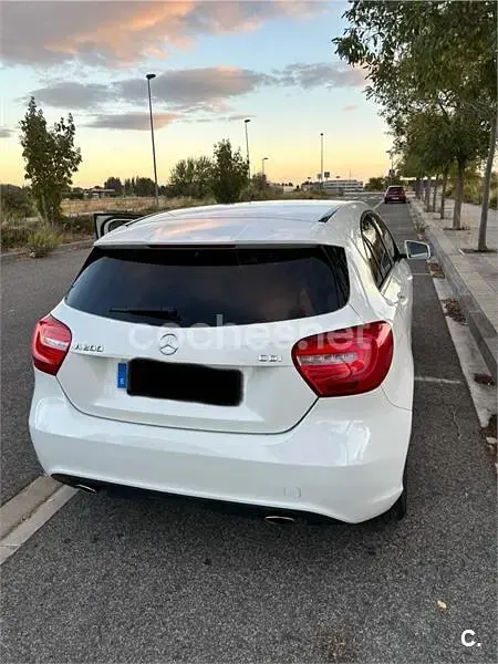 Käytetty Mercedes A200 Urban 136 HP (100 kW) 2015 Valkoinen Sedan