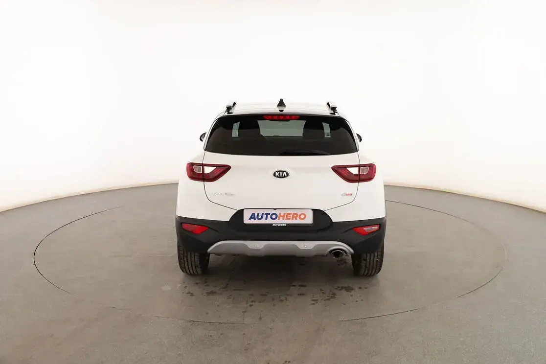 Usado Kia Stonic 101 CV (74 kW) 2019 Blanco SUV