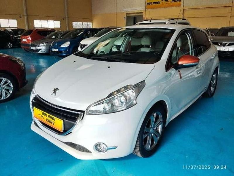 Usado Peugeot 208 Roland Garros 82 CV (60 kW) 2014 Blanco Utilitario