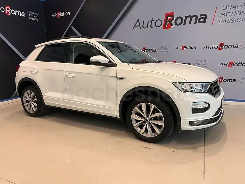 Usado VW T-Roc Advance 110 CV (80 kW) 2022 Gris / plata SUV