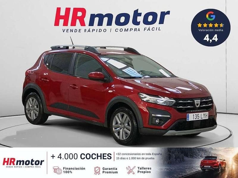 Usado Dacia Sandero Comfort 101 CV (74 kW) 2022 Rojo Utilitario