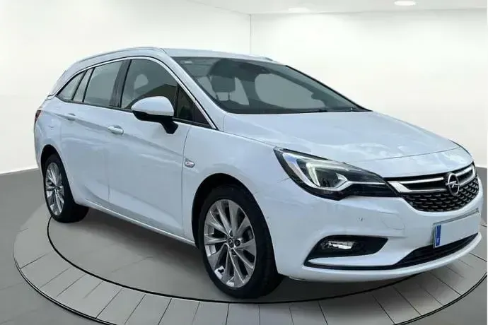 Usado Opel Astra Excellence 110 CV (80 kW) 2017 Blanco Familiar