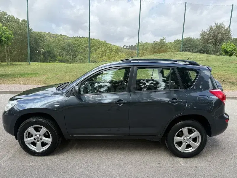Usado Toyota RAV4 Sol 136 CV (100 kW) 2007 Gris / plata SUV