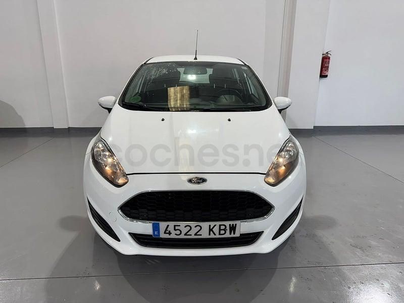 Usado Ford Fiesta Trend 75 CV (55 kW) 2017 Blanco Berlina