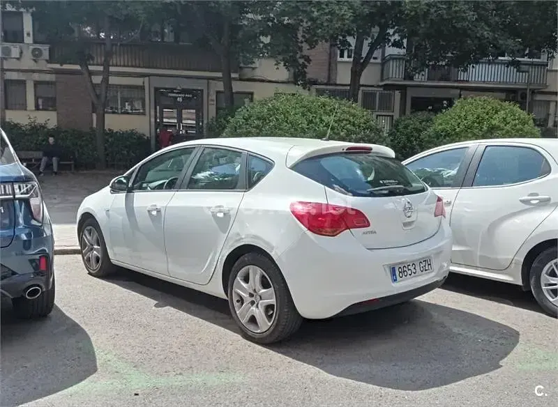 Usado Opel Astra Essentia 100 CV (73 kW) 2009 Blanco Berlina