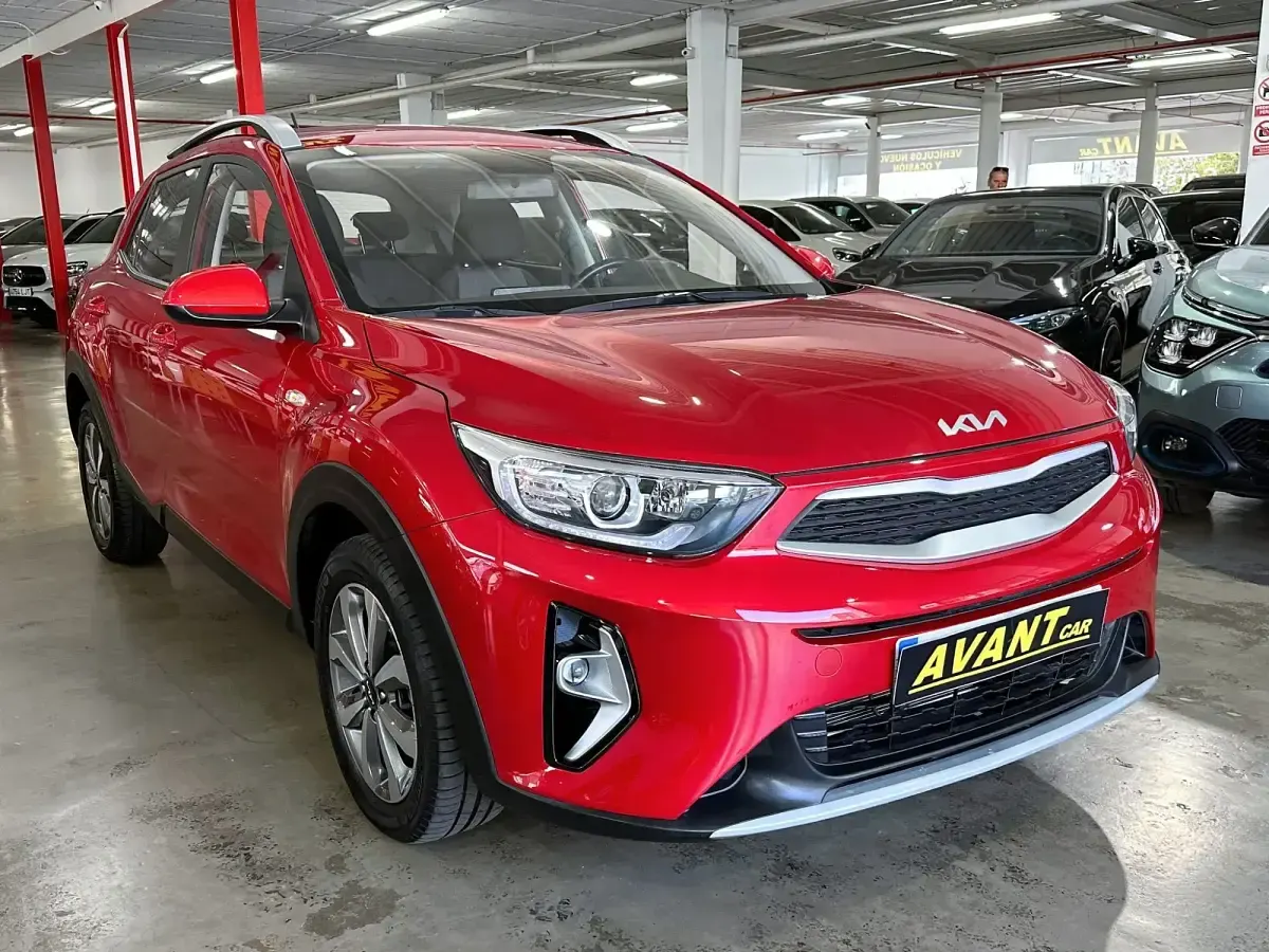 Usado Kia Stonic 100 CV (73 kW) 2020 Rojo SUV