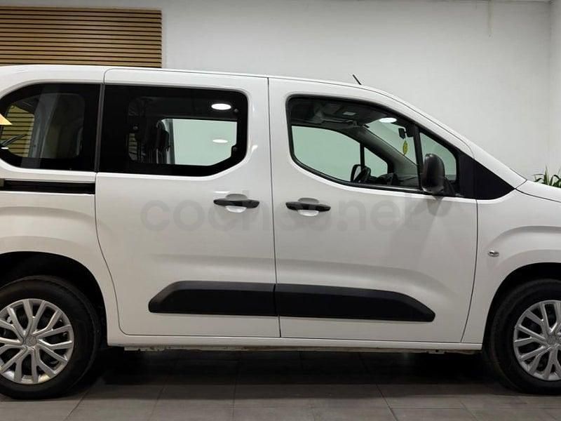 Usado Citroën Berlingo Live 102 CV (75 kW) 2022 Blanco Monovolumen