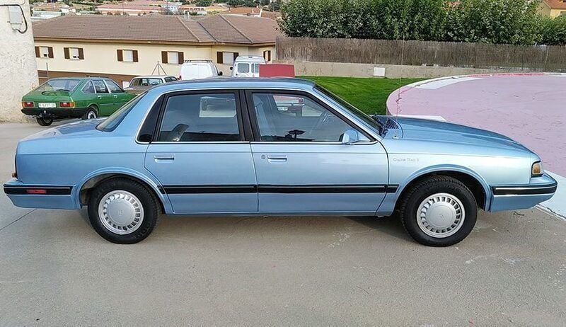 Usado Oldsmobile Cutlass 112 CV (82 kW) 1990 Azul claro Berlina