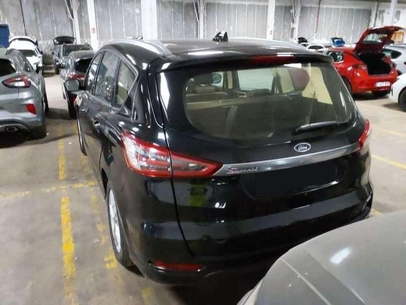 Usado Ford S-MAX Titanium 190 CV (139 kW) 2023 Negro Monovolumen