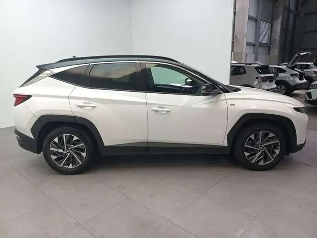 Usado Hyundai Tucson 136 CV (100 kW) 2022 Gris SUV