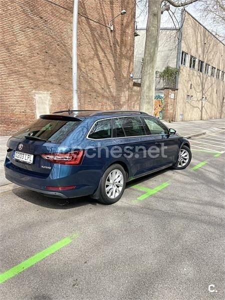 Usado Skoda Superb Ambition 150 CV (110 kW) 2017 Azul Familiar