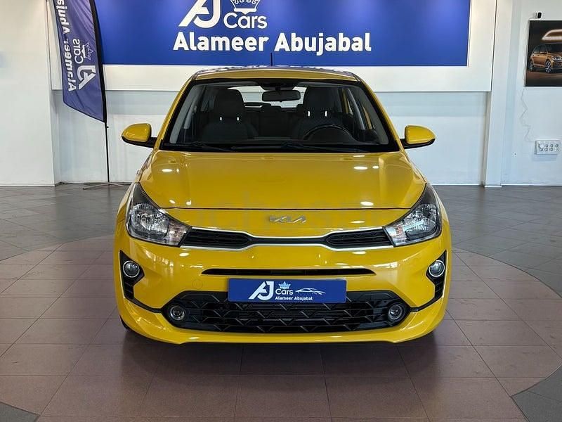 Usado Kia Rio 84 CV (61 kW) 2021 Amarillo Berlina