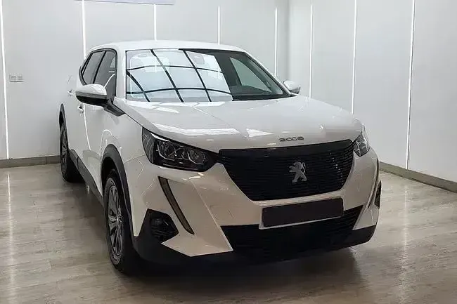 Usado Peugeot 2008 Active 100 CV (73 kW) 2021 Blanco SUV