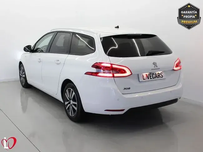 Usado Peugeot 308 SW Active 130 CV (95 kW) 2021 Blanco Familiar