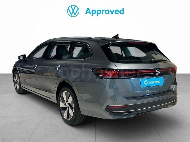 Usado VW Passat Business 150 CV (110 kW) 2025 Gris / plata Familiar