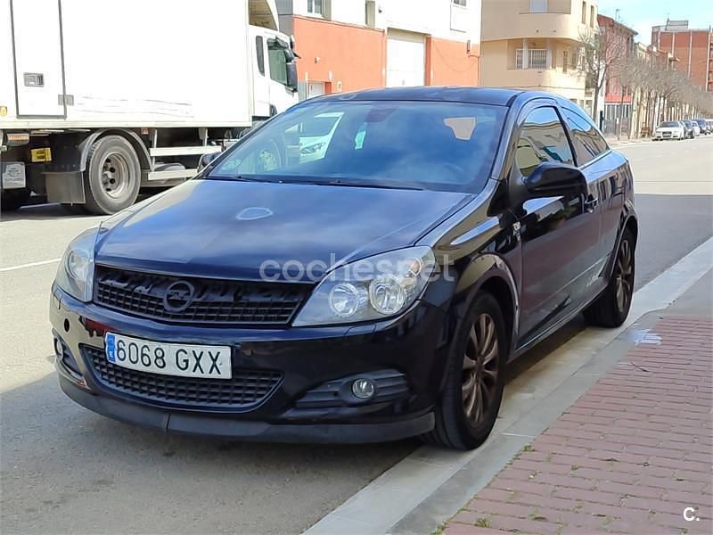 Usado Opel Astra GTC Sport 110 CV (80 kW) 2010 Negro Berlina