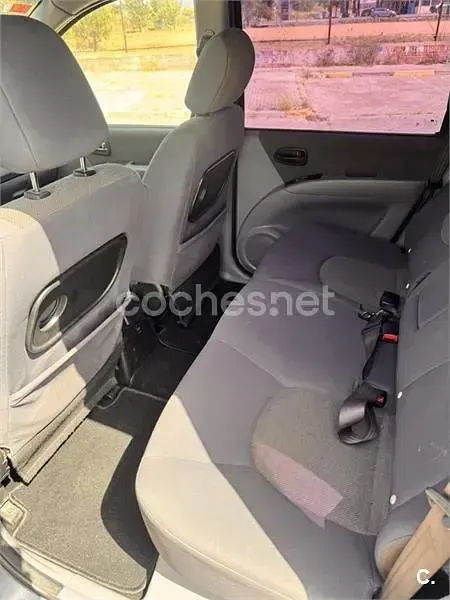 Usado Hyundai Matrix GLS 103 CV (75 kW) 2004 Azul Monovolumen