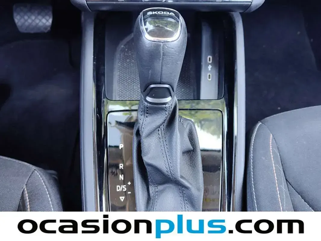 Usado Skoda Kamiq Ambition 110 CV (80 kW) 2021 Blanco SUV
