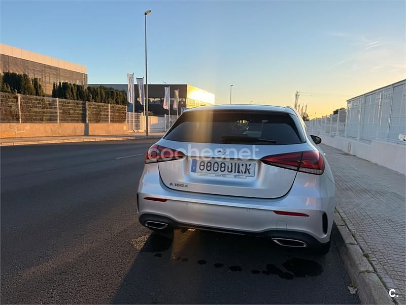 Usado Mercedes A180 116 CV (85 kW) 2022 Gris / plata Berlina
