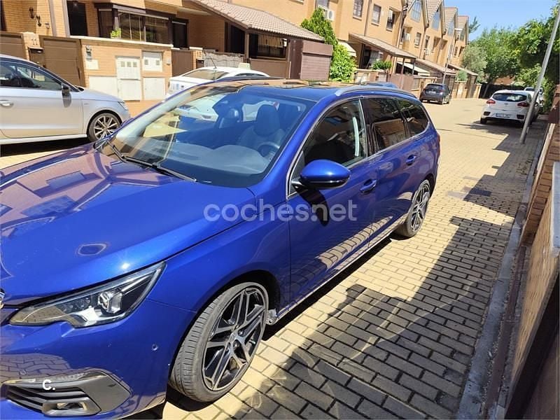 Usado Peugeot 308 SW Allure 120 CV (88 kW) 2018 Azul Familiar