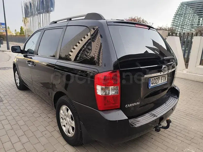 Usado Kia Carnival 185 CV (136 kW) 2008 Negro Monovolumen