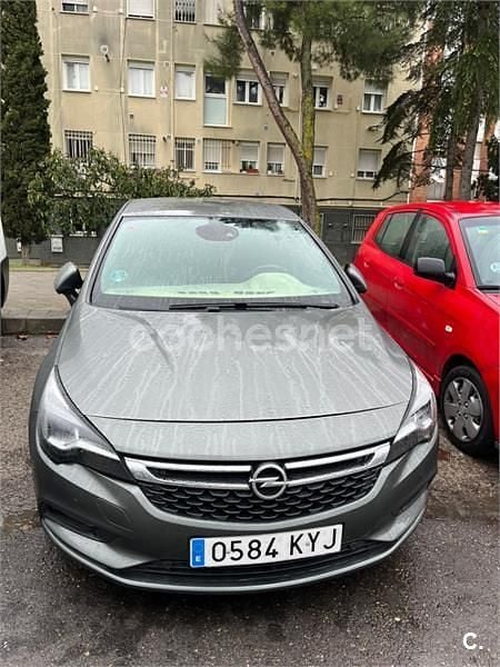 Usado Opel Astra Dynamic 136 CV (100 kW) 2019 Gris / plata Familiar