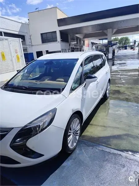 Usado Opel Zafira Tourer Excellence 130 CV (95 kW) 2012 Blanco Monovolumen