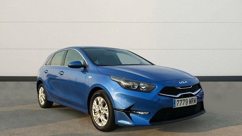 Azul Usado 2024 Kia Ceed | 21.000 € (Un poco caro) - Imagen 1/4