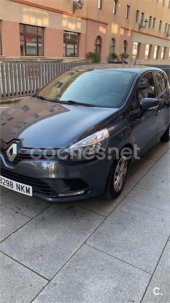 Usado Renault Clio IV Life 75 CV (55 kW) 2018 Gris / plata Berlina