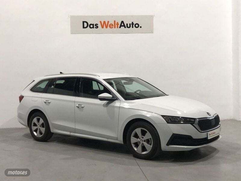Blanco Usado 2022 Skoda Octavia Ambition Familiar | 27.500 € - Imagen 1/4