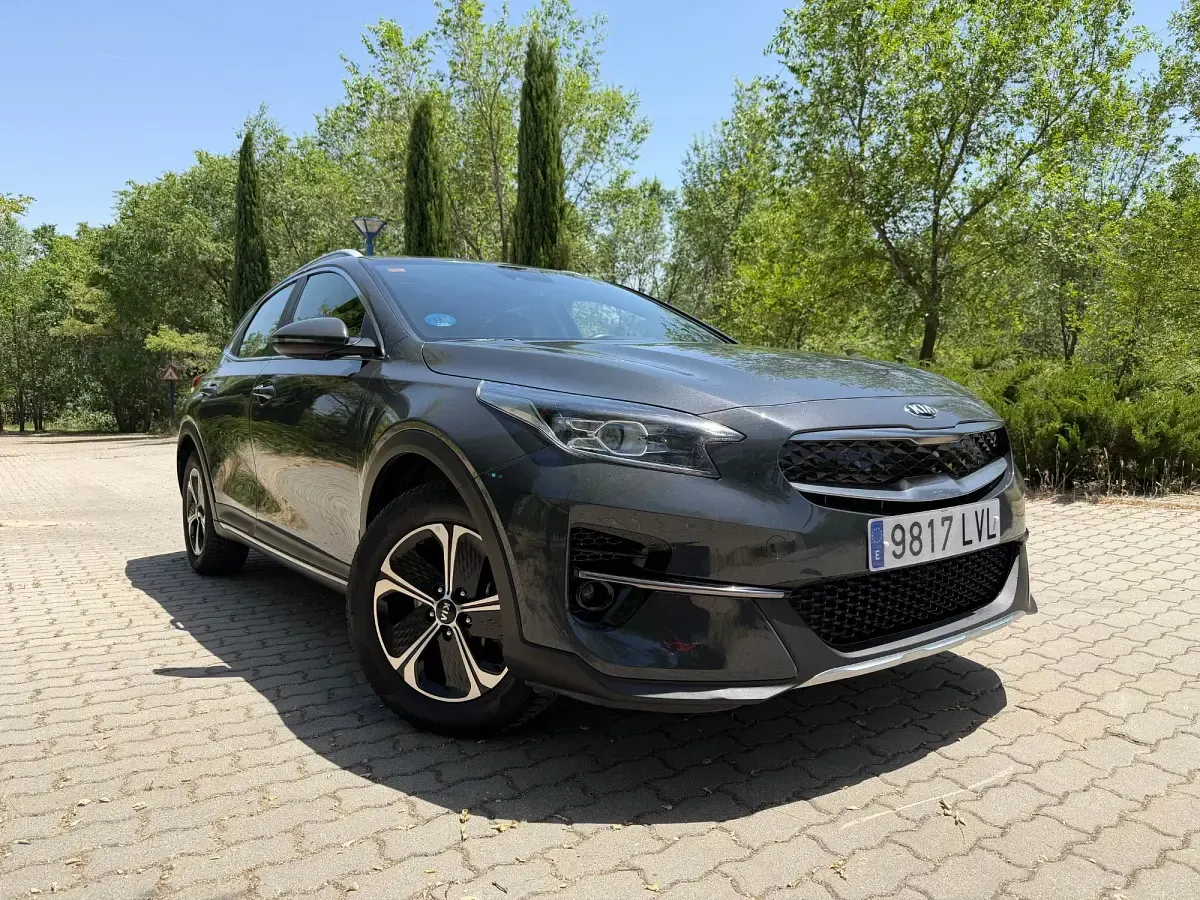 Usado Kia XCeed 141 CV (103 kW) 2022 Gris SUV