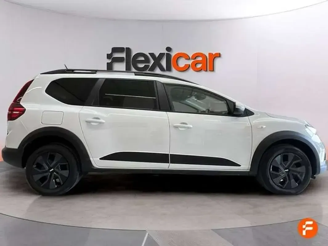 Usado Dacia Jogger Expression 110 CV (80 kW) 2024 Blanco Monovolumen