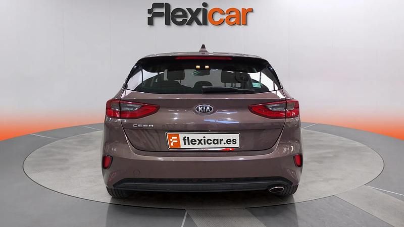 Usado Kia Ceed 140 CV (102 kW) 2020 Marrón Utilitario